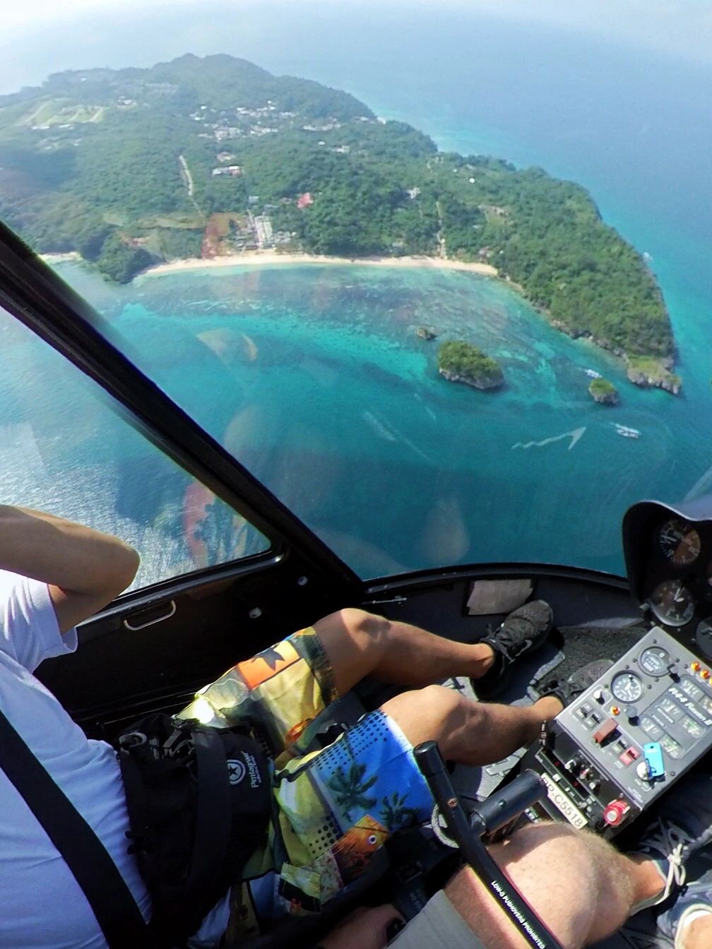 Boracay-Boracay helicopter tour around the island, ?review the white sand beach and blue water