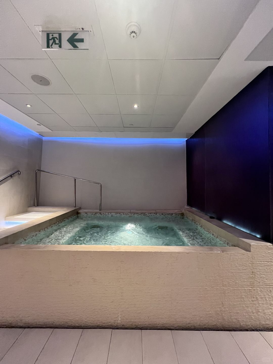Hong kong-The Mira SPA at Miramar Hotel in Tsim Sha Tsui, Hong Kong, enjoy sauna and steam room