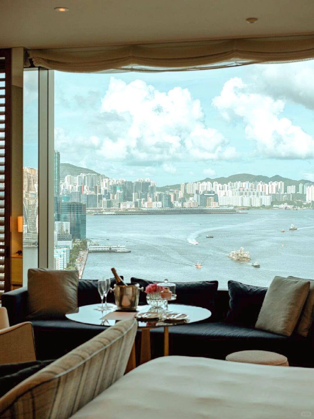 Hong kong-Rosewood Hotel Hong Kong, ?connected to K11 shopping mall, near Lan Kwai Fong bar street