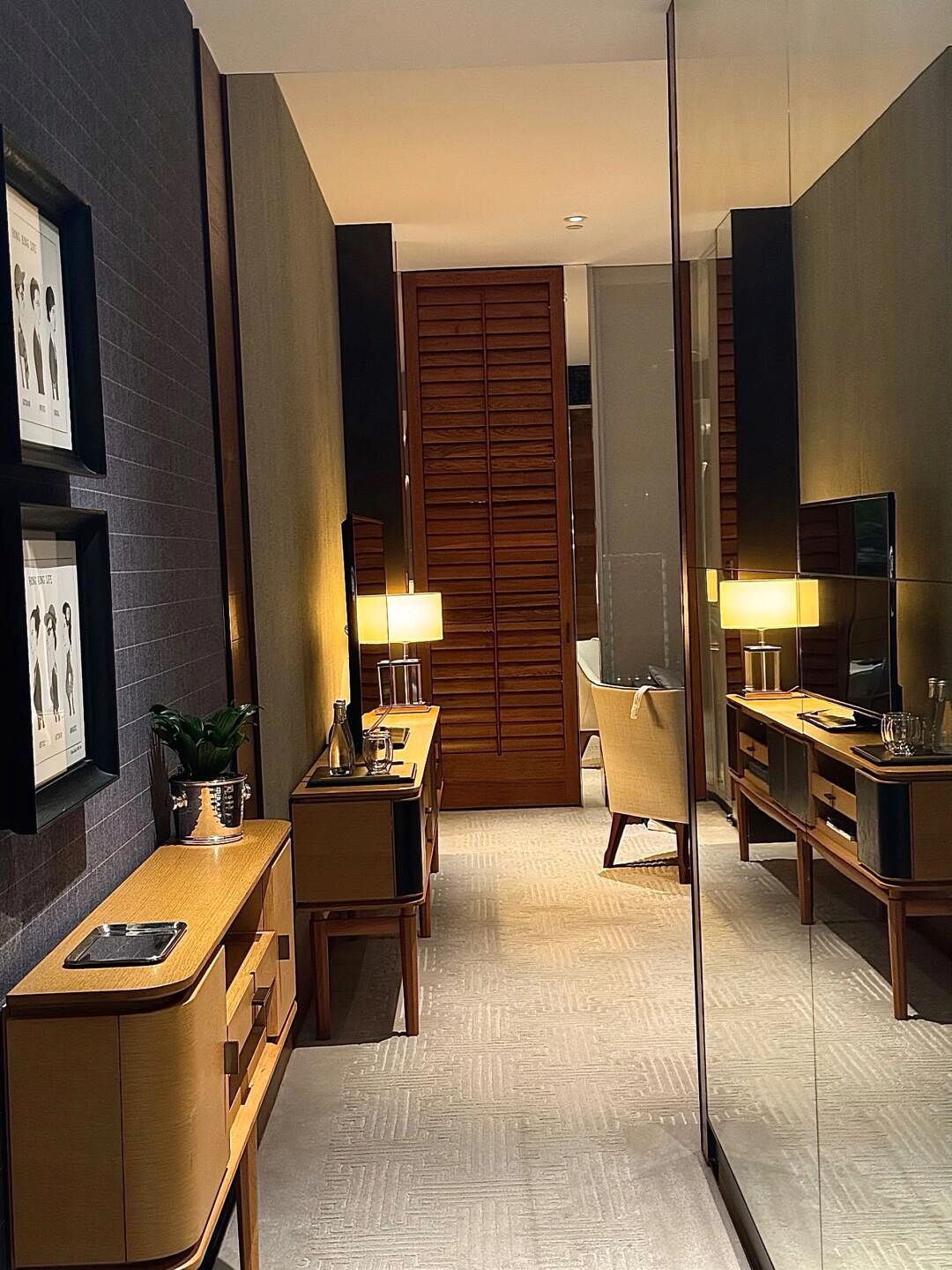 Hong kong-Rosewood Hotel Hong Kong, ?connected to K11 shopping mall, near Lan Kwai Fong bar street