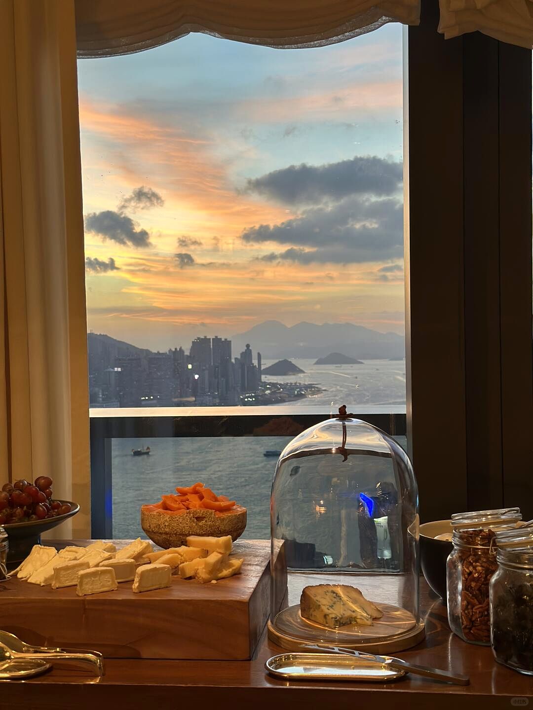 Hong kong-Rosewood Hotel Hong Kong, ?connected to K11 shopping mall, near Lan Kwai Fong bar street