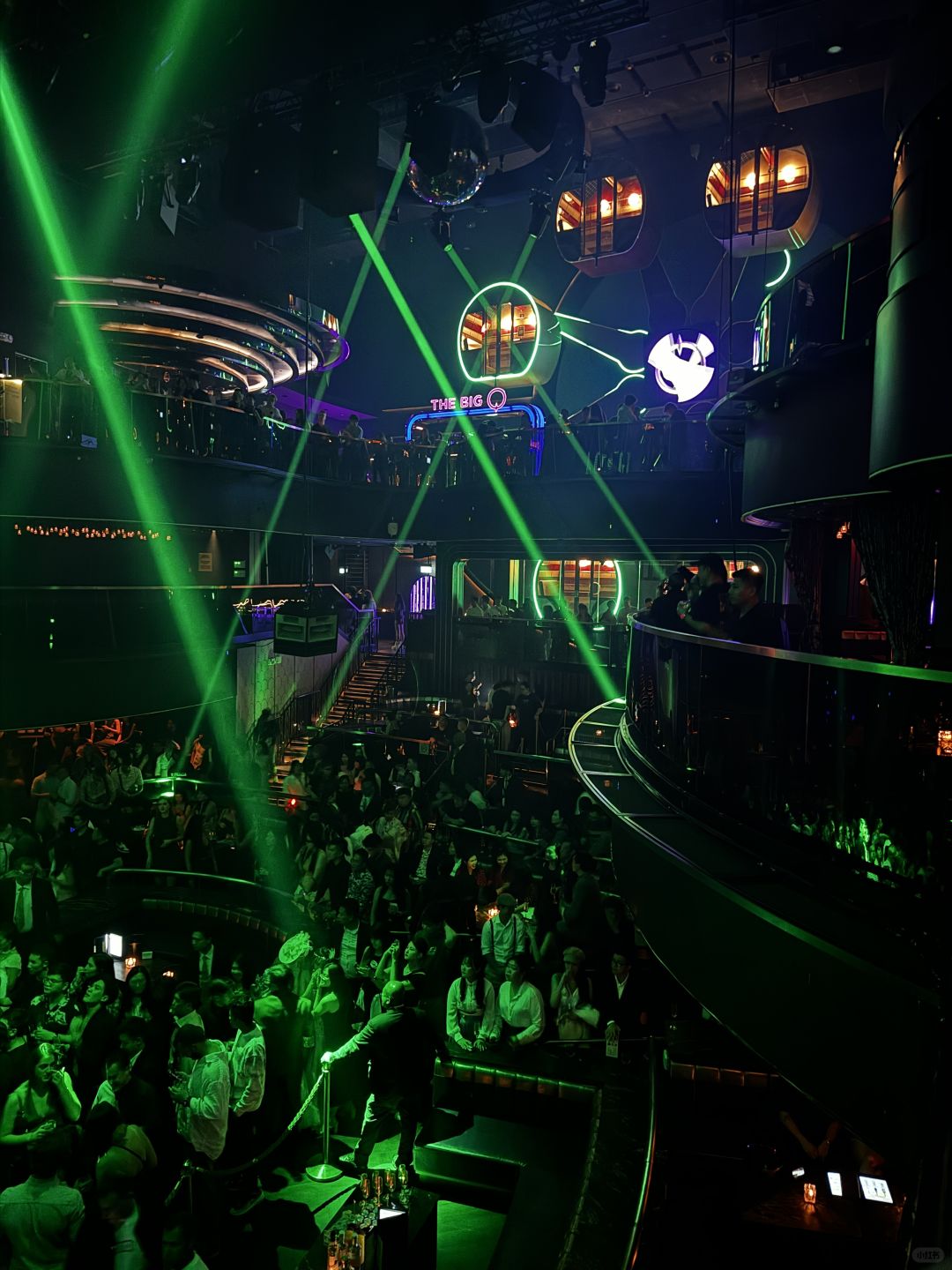 Singapore-Marquee nightclub, with a Ferris wheel and slide,? is the largest bar in Singapore