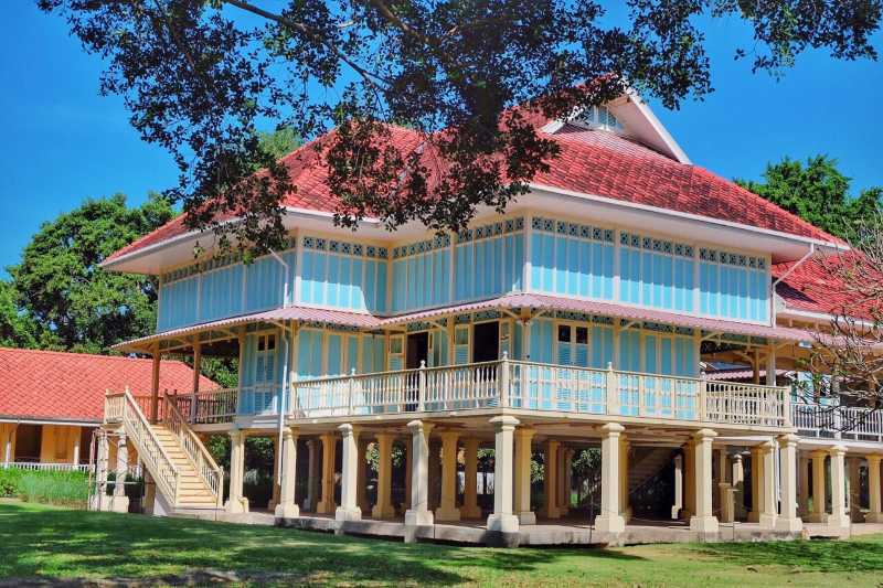 Hua Hin-Maruekhathaiyawan Palace, ?a fresh and graceful royal palace next to Hua Hin Beach
