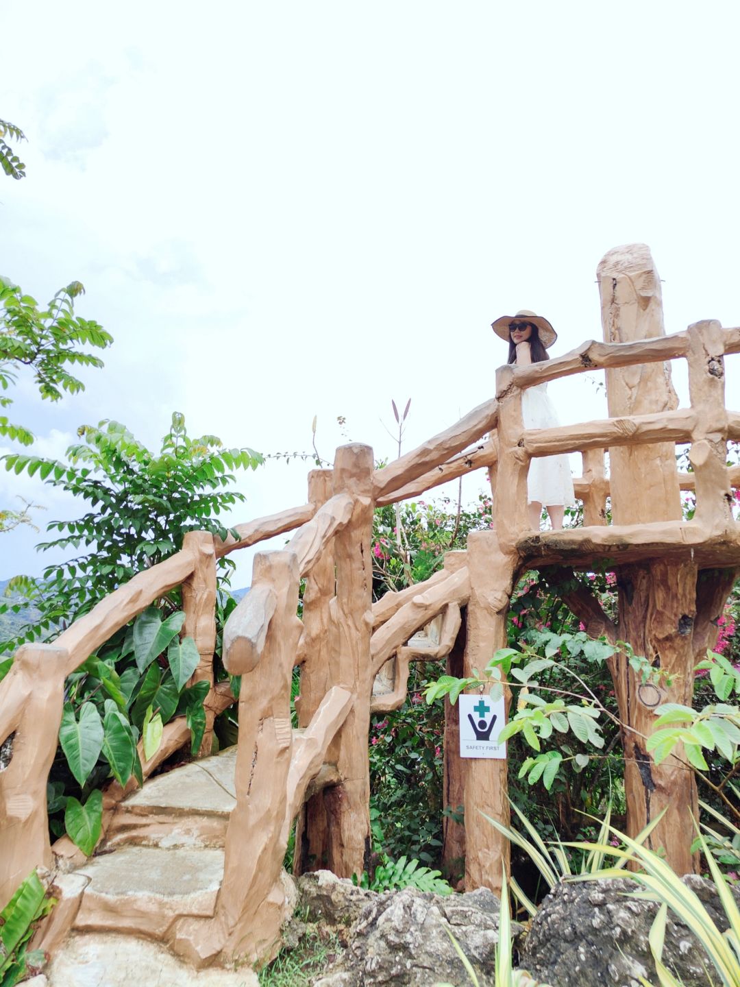 Cebu-Visit Sirao Garden in Cebu Mountain on weekends. ?The ticket is a small red flower stamp