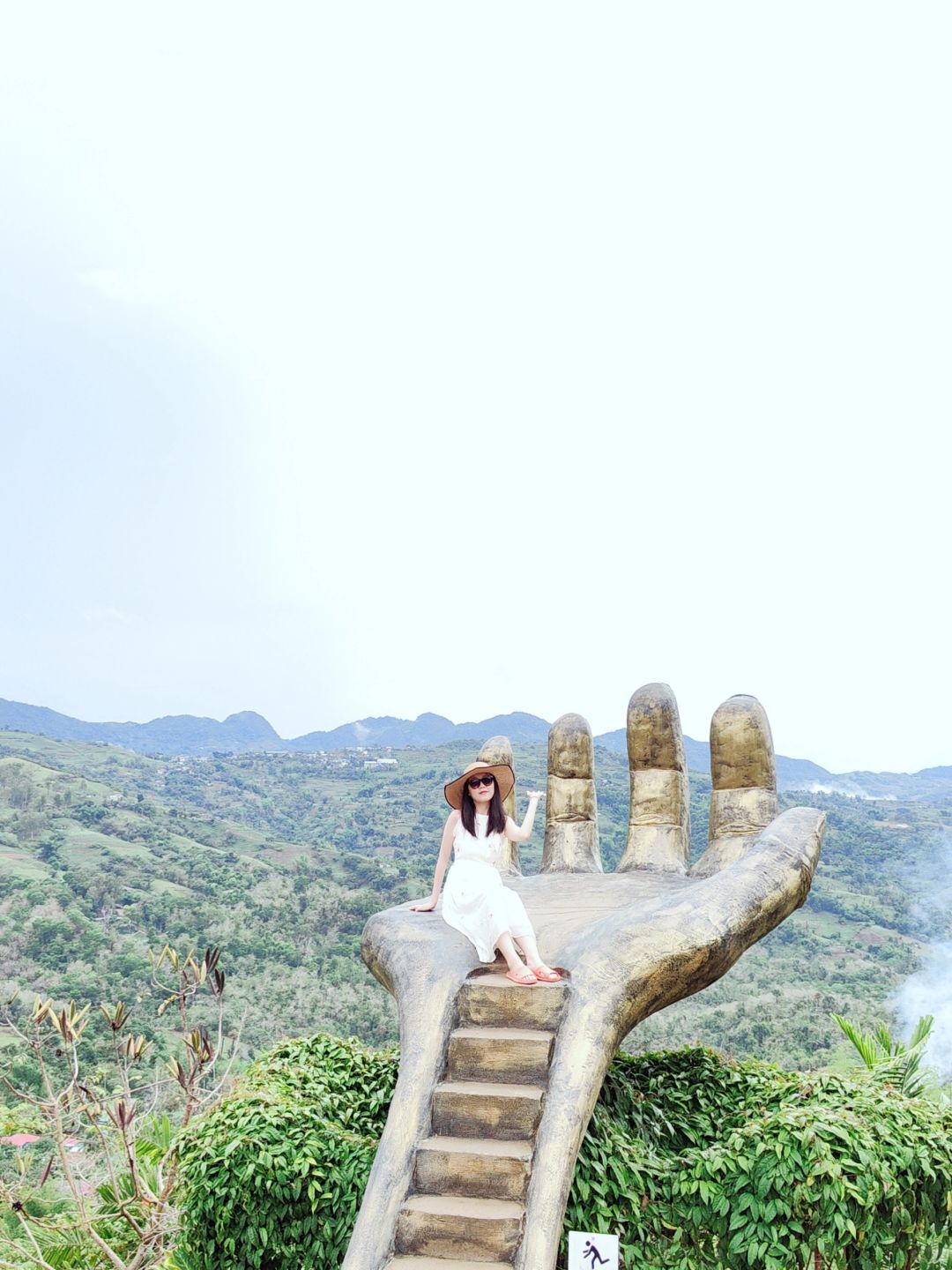 Cebu-Visit Sirao Garden in Cebu Mountain on weekends. ?The ticket is a small red flower stamp