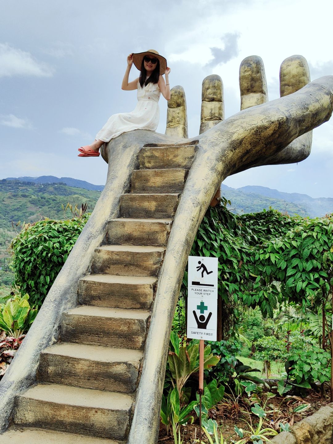 Cebu-Visit Sirao Garden in Cebu Mountain on weekends. ?The ticket is a small red flower stamp