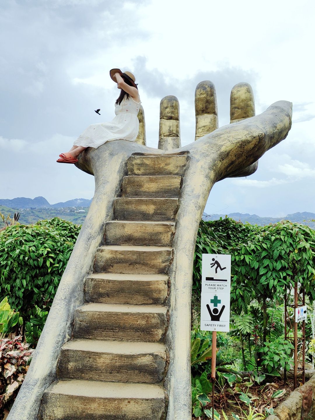 Cebu-Visit Sirao Garden in Cebu Mountain on weekends. ?The ticket is a small red flower stamp