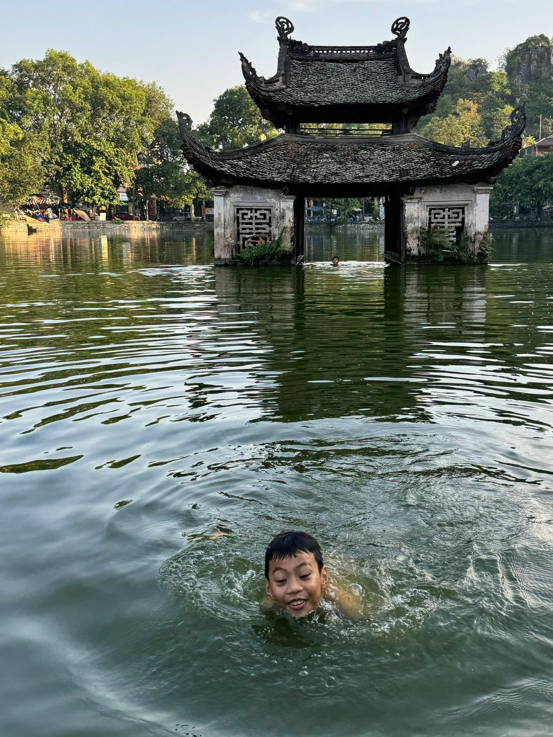 Hanoi-Thien Phuoc Temple in Hanoi, 300 years old, ?suitable for lovers of ancient architecture