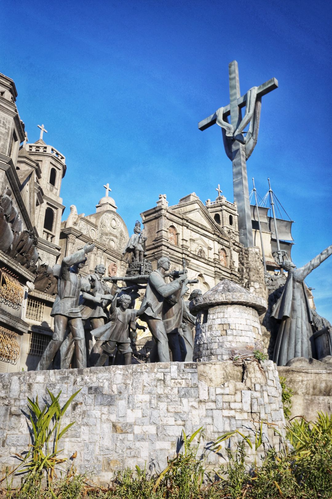 Cebu-Cebu Heritage Monument (Parian Monument), ?the centerpiece of Parian Park
