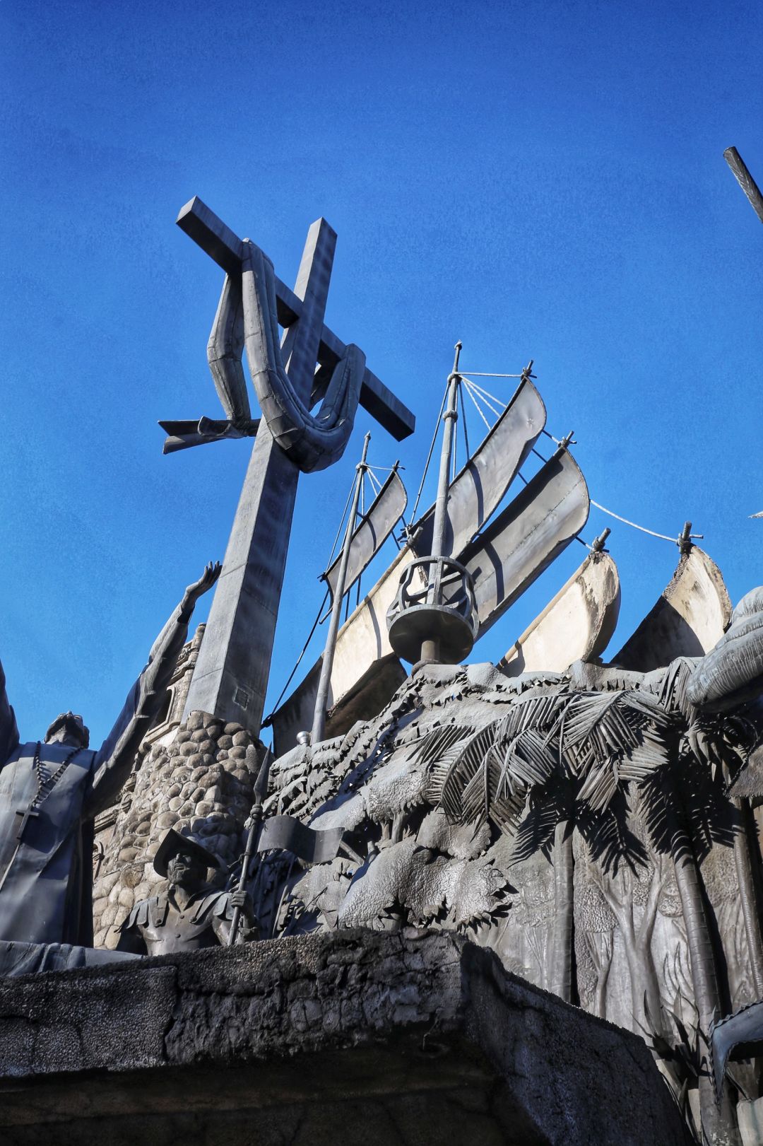 Cebu-Cebu Heritage Monument (Parian Monument), ?the centerpiece of Parian Park