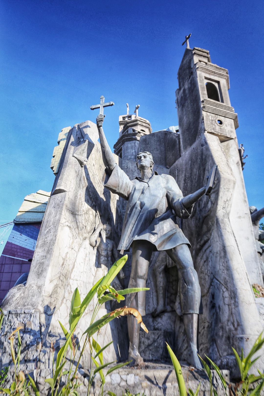 Cebu-Cebu Heritage Monument (Parian Monument), ?the centerpiece of Parian Park