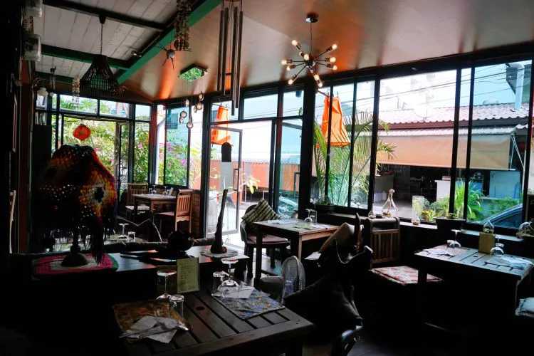 Krabi-Krabi · Gecko cabane Restaurant, ?recommended mango smoothie and pineapple rice
