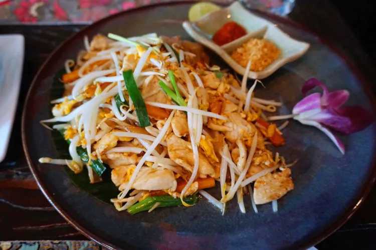 Krabi-Krabi · Gecko cabane Restaurant, ?recommended mango smoothie and pineapple rice