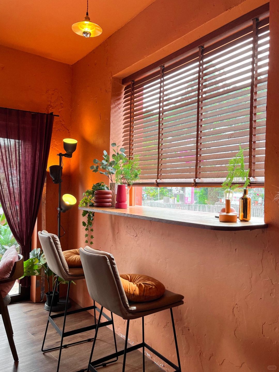 Hong kong-Okinawa Ryukyu style BAKU massage parlor, ??‍?the perfect combination of spa and café