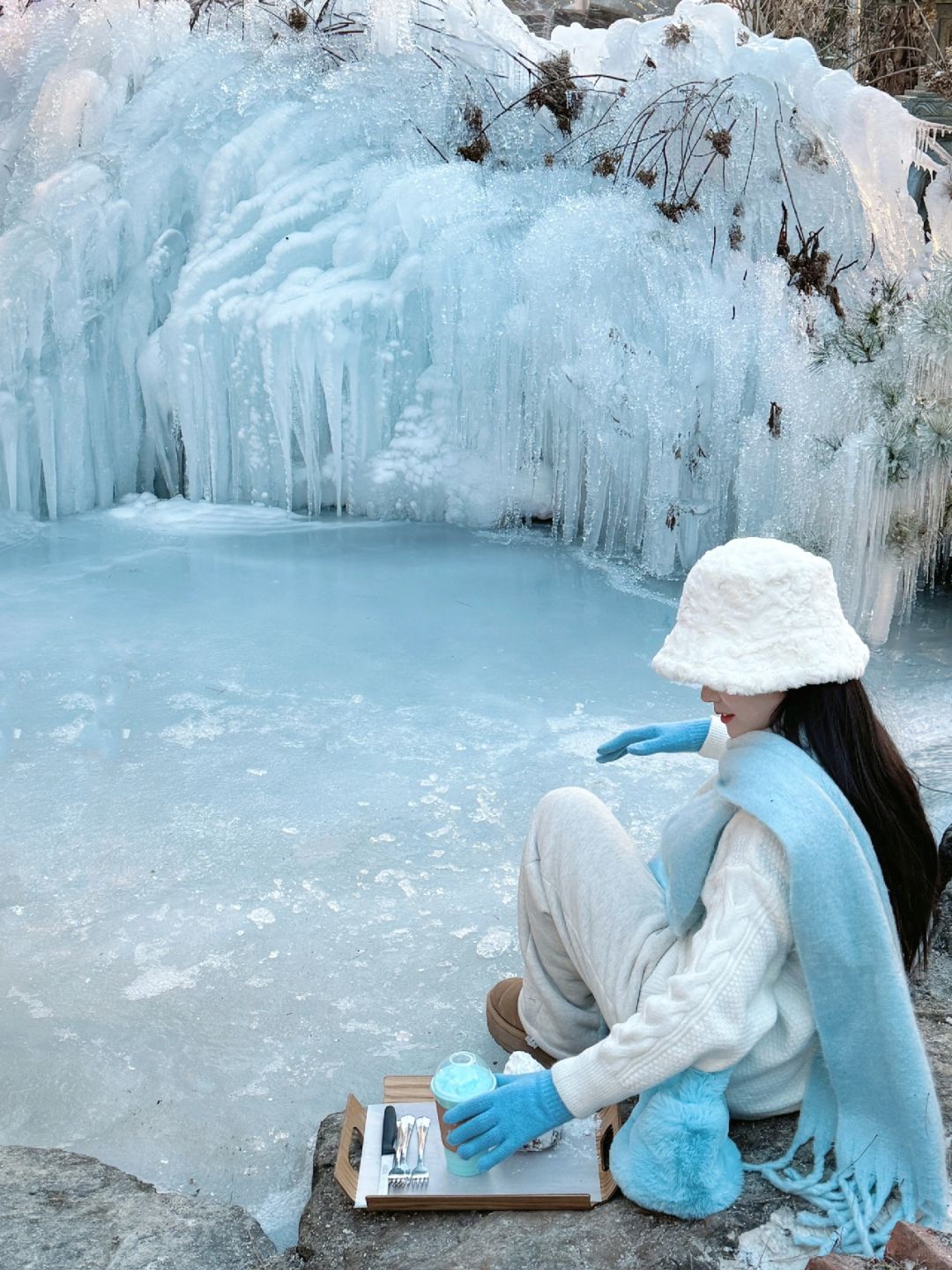 Seoul-Korea's Frozen, ?A spectacular snow and ice waterfall in the suburbs of Seoul