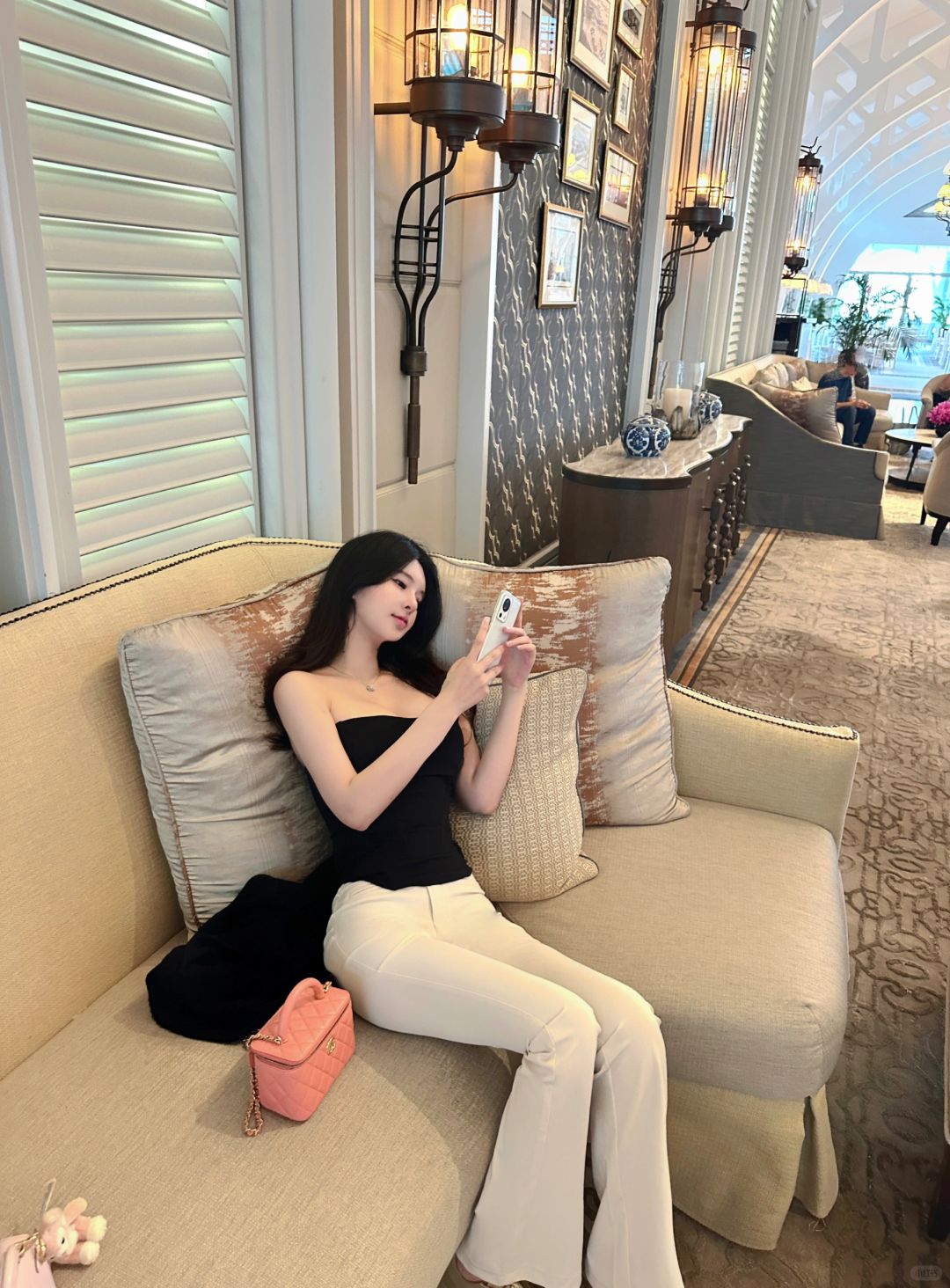 Singapore-Afternoon tea at The Landing Point in Singapore, free champagne for those wearing purple