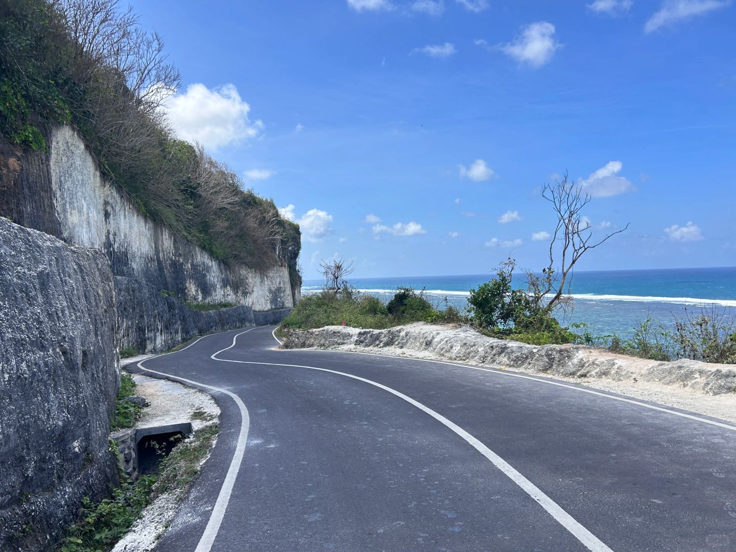Bali-The last day in Bali, ?guide to hiking on the cliff road. Rent a motorbike and ride around