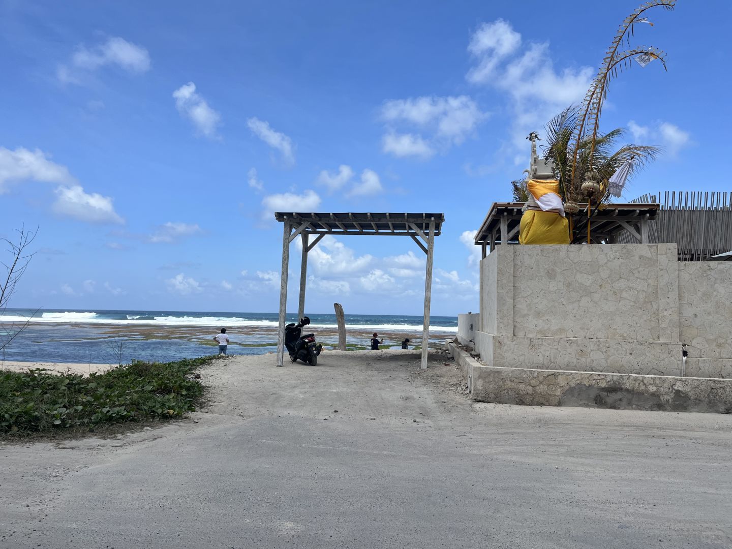 Bali-The last day in Bali, ?guide to hiking on the cliff road. Rent a motorbike and ride around
