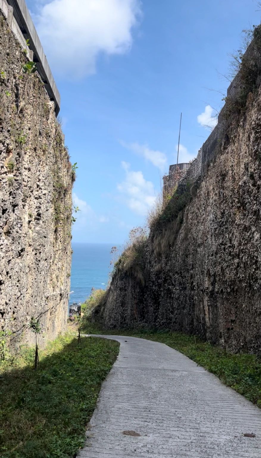 Bali-The last day in Bali, ?guide to hiking on the cliff road. Rent a motorbike and ride around
