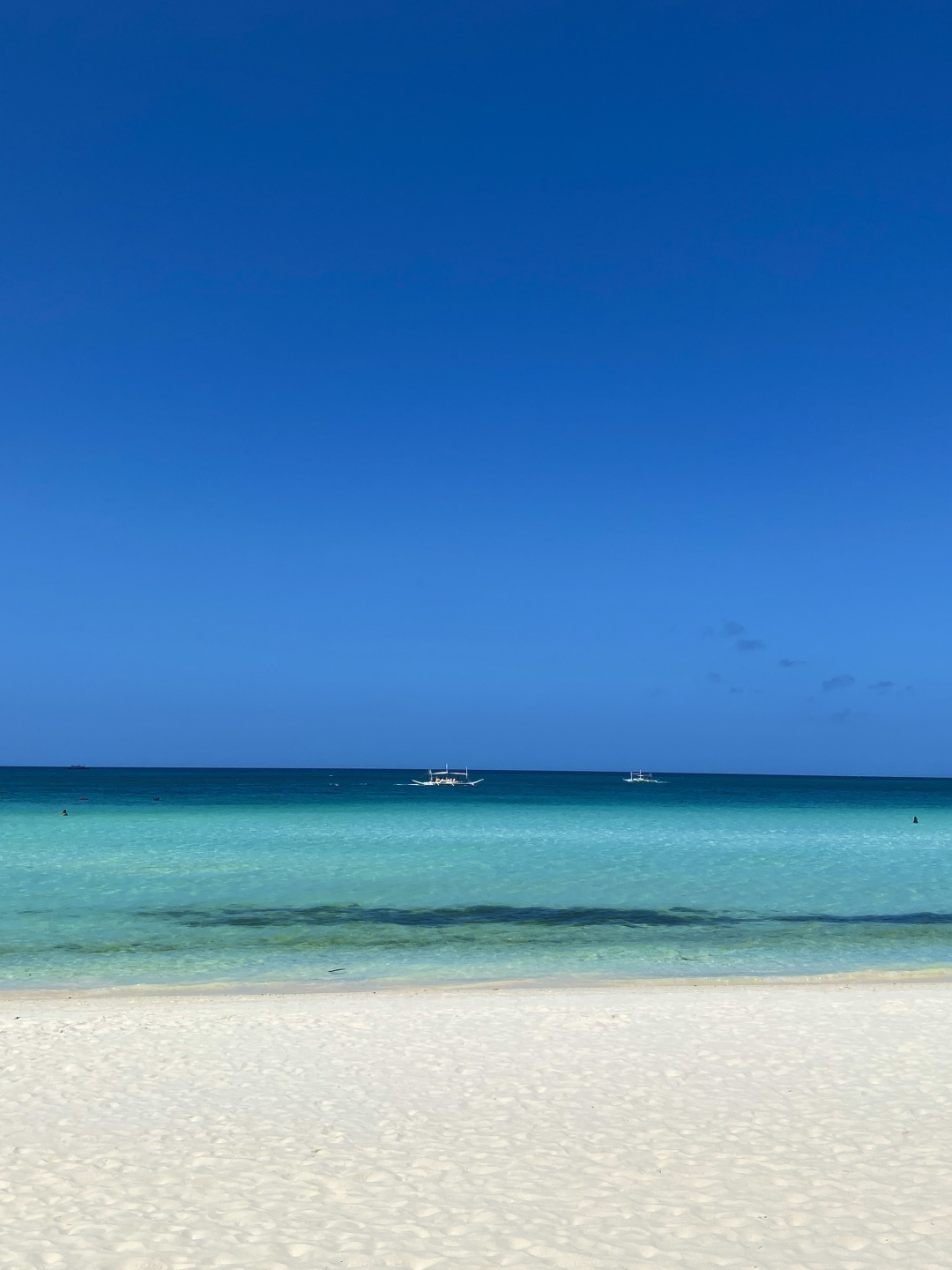 Boracay-The Sunny Side Cafe on Boracay is as beautiful as a painting, no color adjustment required
