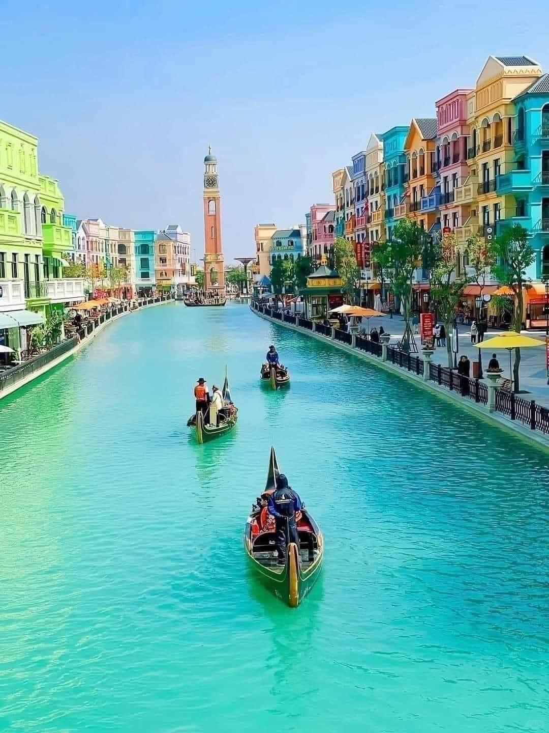 Hanoi-Vinhomes Ocean Park 3?, Hanoi, Vietnam, visit the artificial beach and central lake