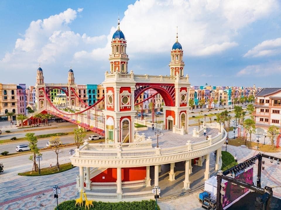 Hanoi-Vinhomes Ocean Park 3?, Hanoi, Vietnam, visit the artificial beach and central lake