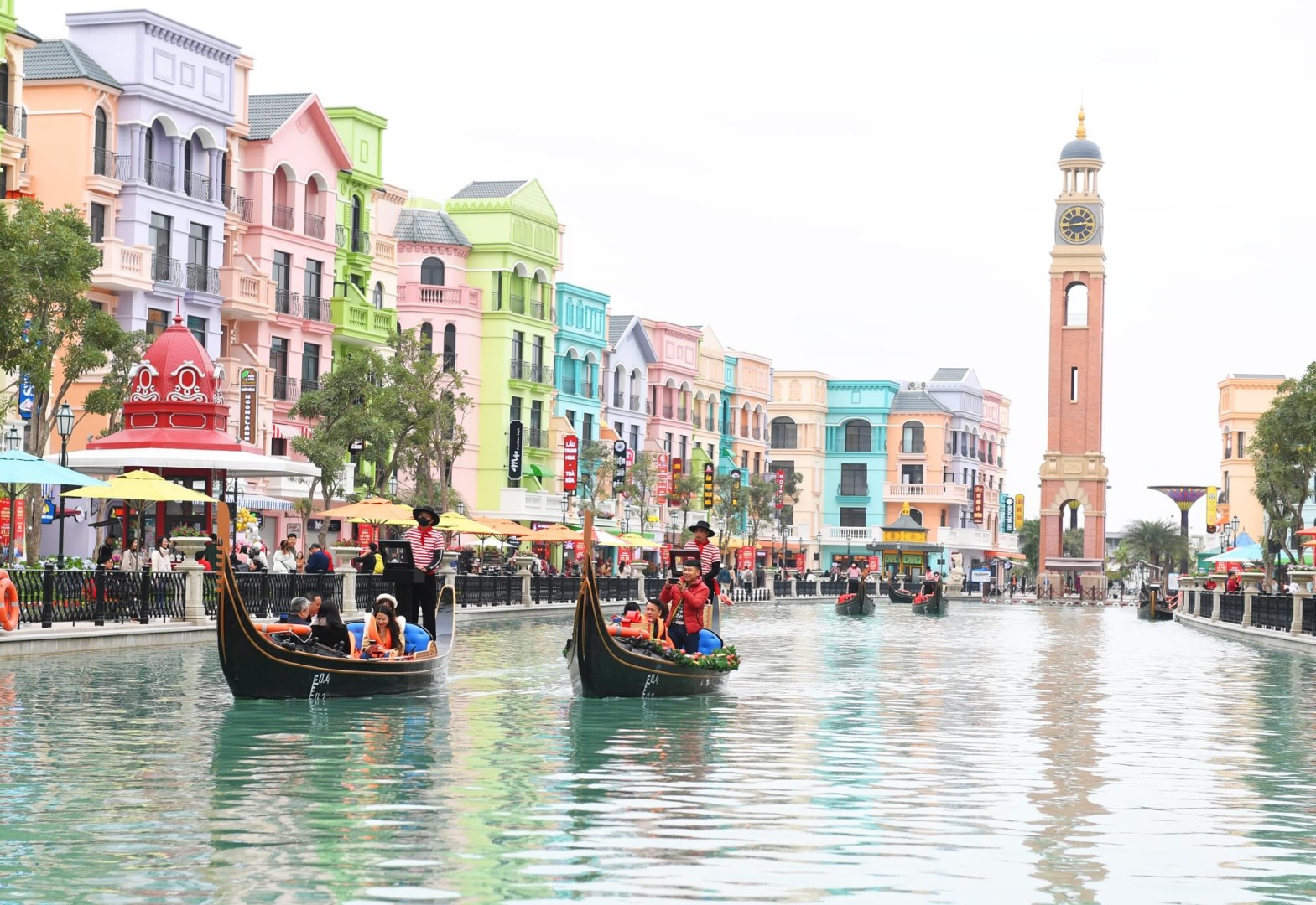 Hanoi-Vinhomes Ocean Park 3?, Hanoi, Vietnam, visit the artificial beach and central lake