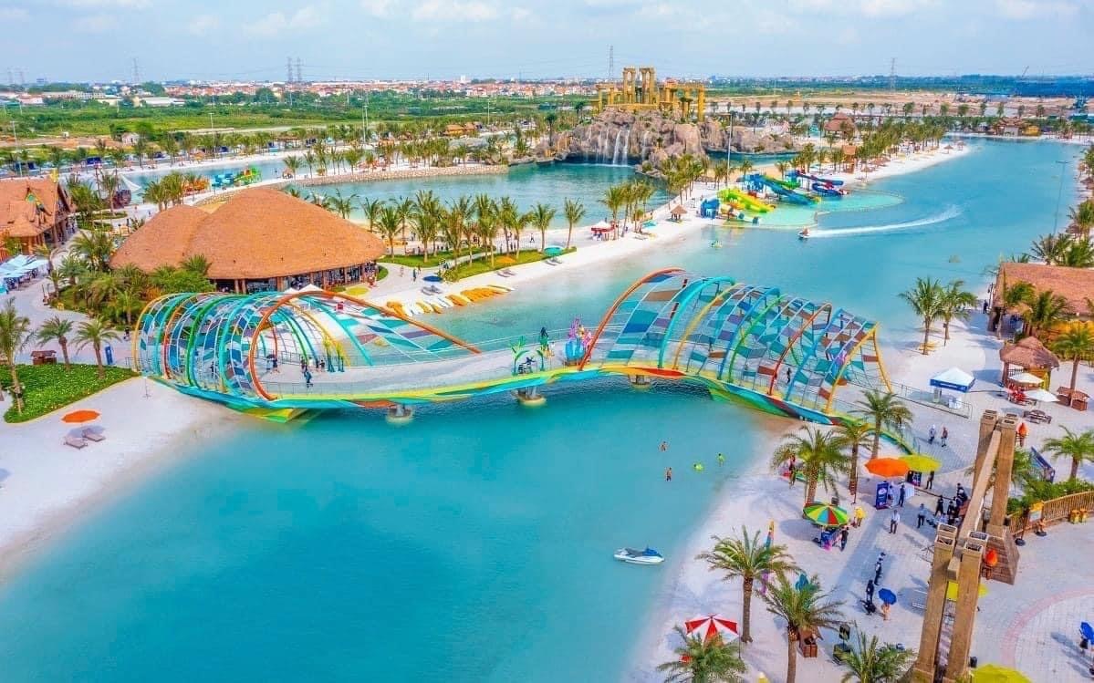 Hanoi-Vinhomes Ocean Park 3?, Hanoi, Vietnam, visit the artificial beach and central lake