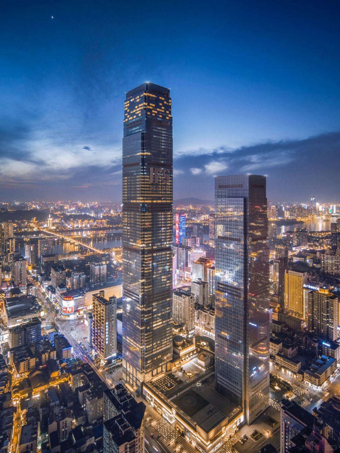 Changsha-Nicolo Hotel Changsha offers panoramic city views, warm beds, and an infinity pool, making it very popular