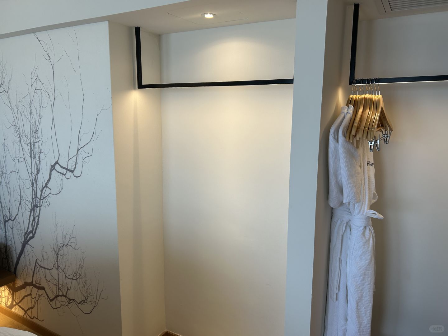 Shanghai/Hangzhou-Shanghai Pudong South Fairfield Inn is located near Old Pudong, with a prime location and a comfortable accommodation experience