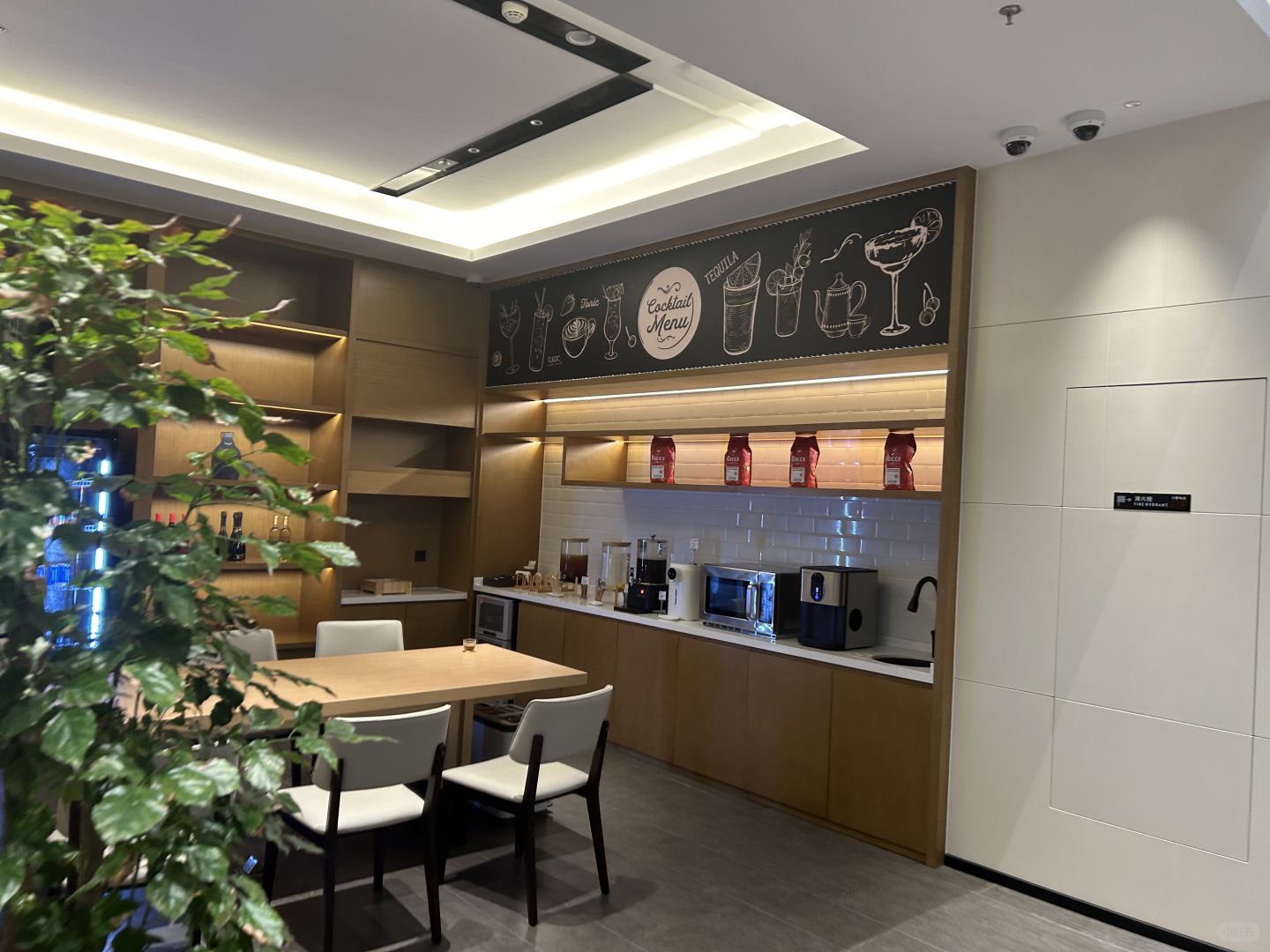 Shanghai/Hangzhou-Shanghai Pudong South Fairfield Inn is located near Old Pudong, with a prime location and a comfortable accommodation experience