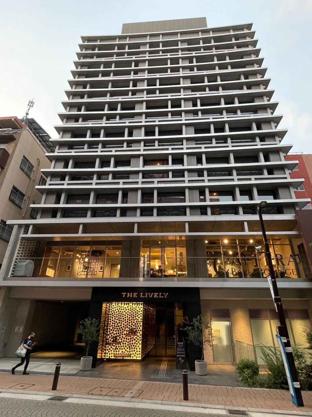 Tokyo-The Lively Hotel: free self-service beer and izakayas, Internetcelebrity noodle restaurants  nearby.
