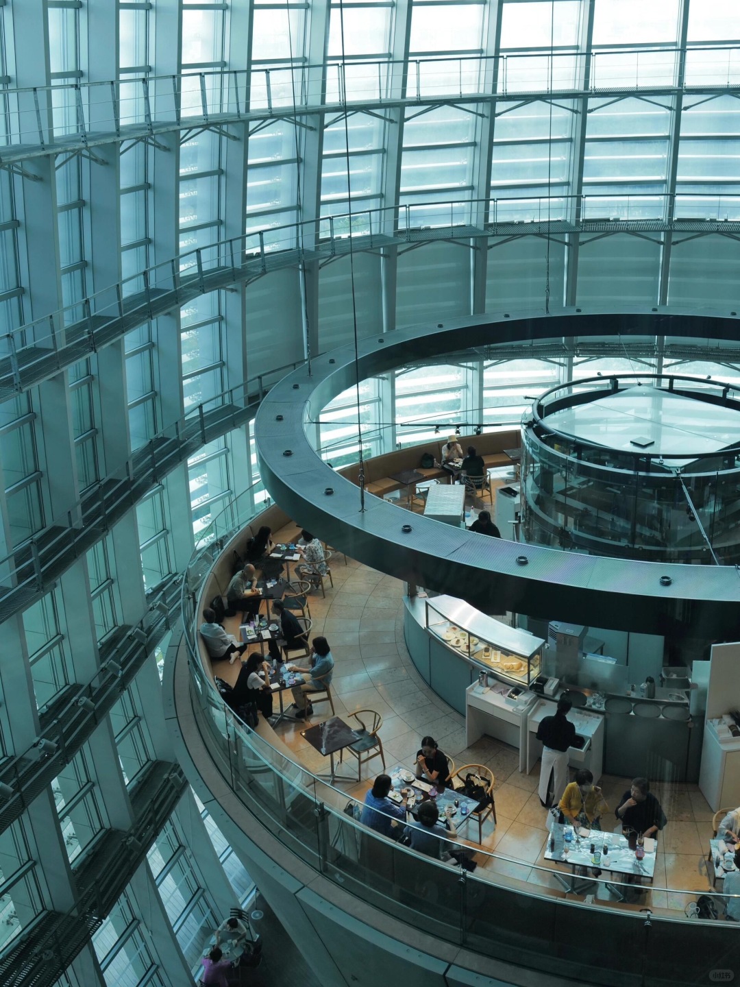 Tokyo-The Lively Hotel: free self-service beer and izakayas, Internetcelebrity noodle restaurants  nearby.
