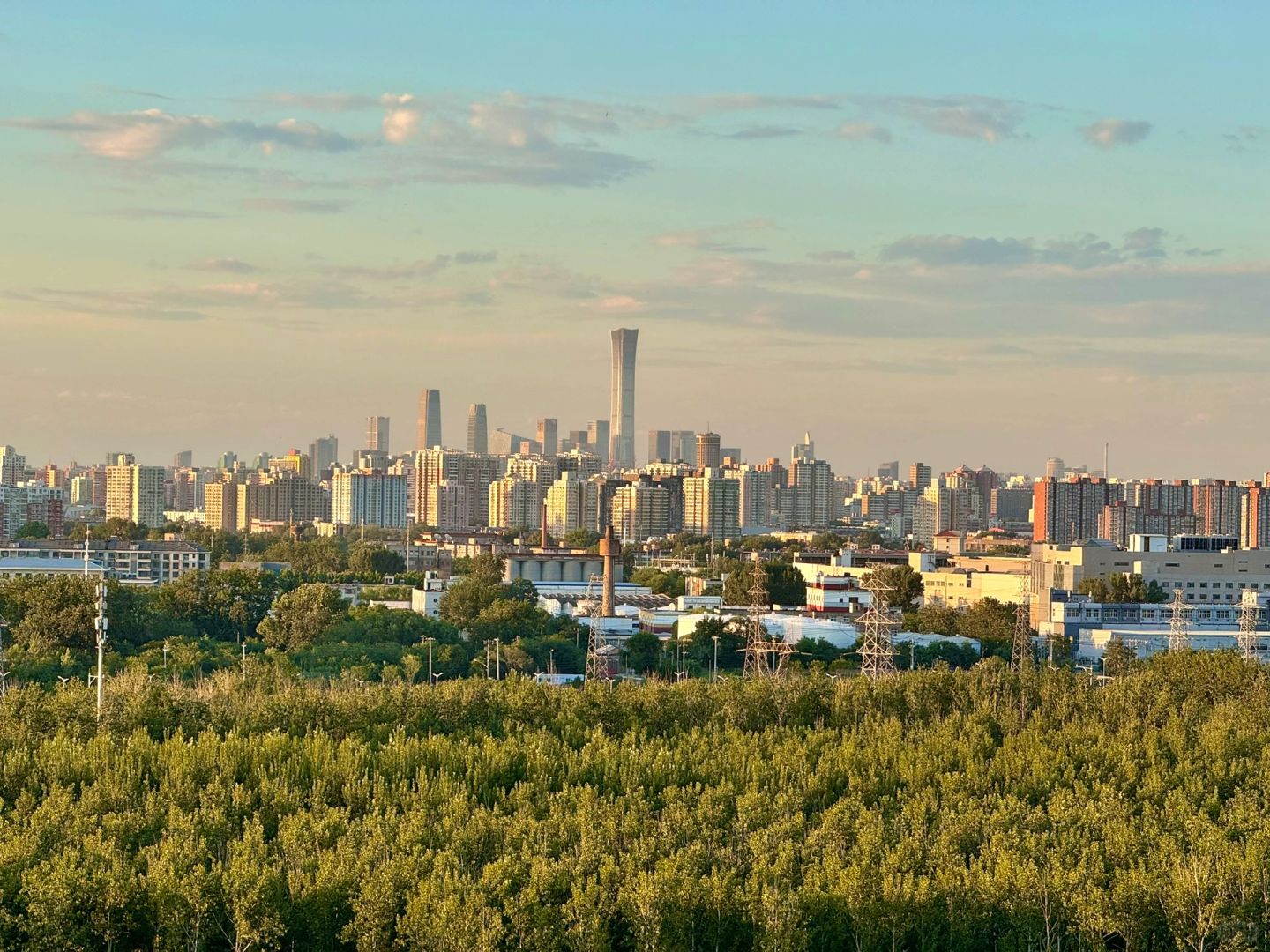 Beijing/Tianjin-Appreciating the urban scenery of Beijing from the observation deck of Nanyuan Forest Wetland Park