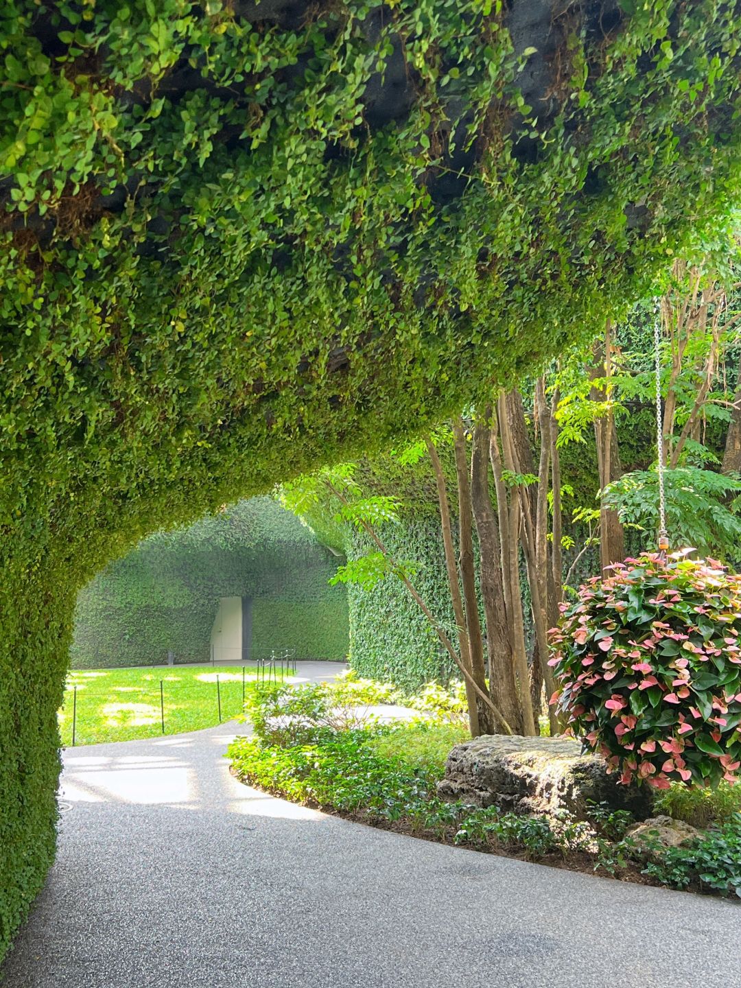 Shanghai/Hangzhou-Shanghai World Expo Cultural Park: A Leisure Oasis in the City