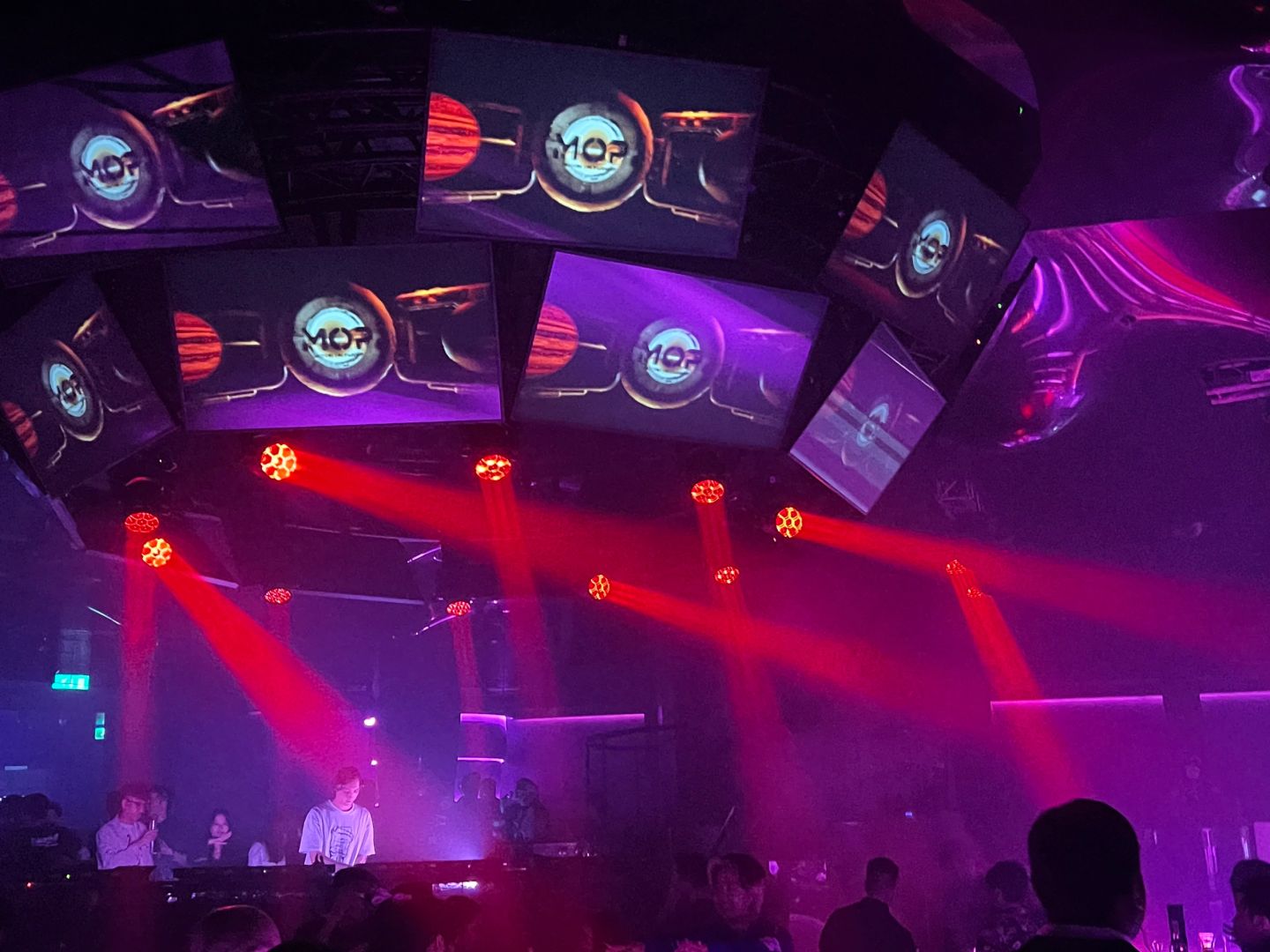 Macao-Macau local bar Studio City Mop Club, DJ music and stage lighting have a good atmosphere