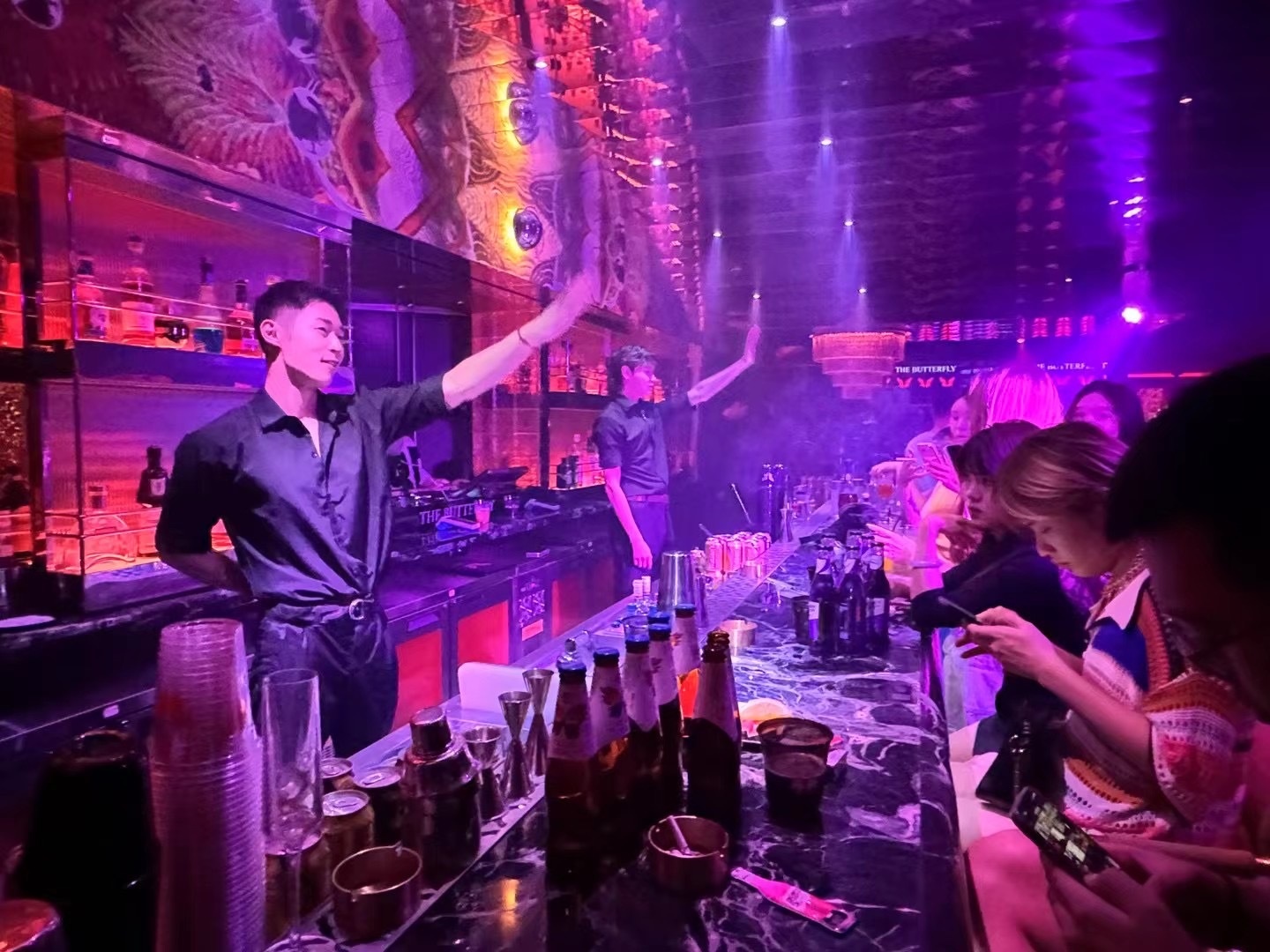 Chengdu/Chongqing-Come to the most popular Butterfly bar in Chengdu and have a night of revelry!