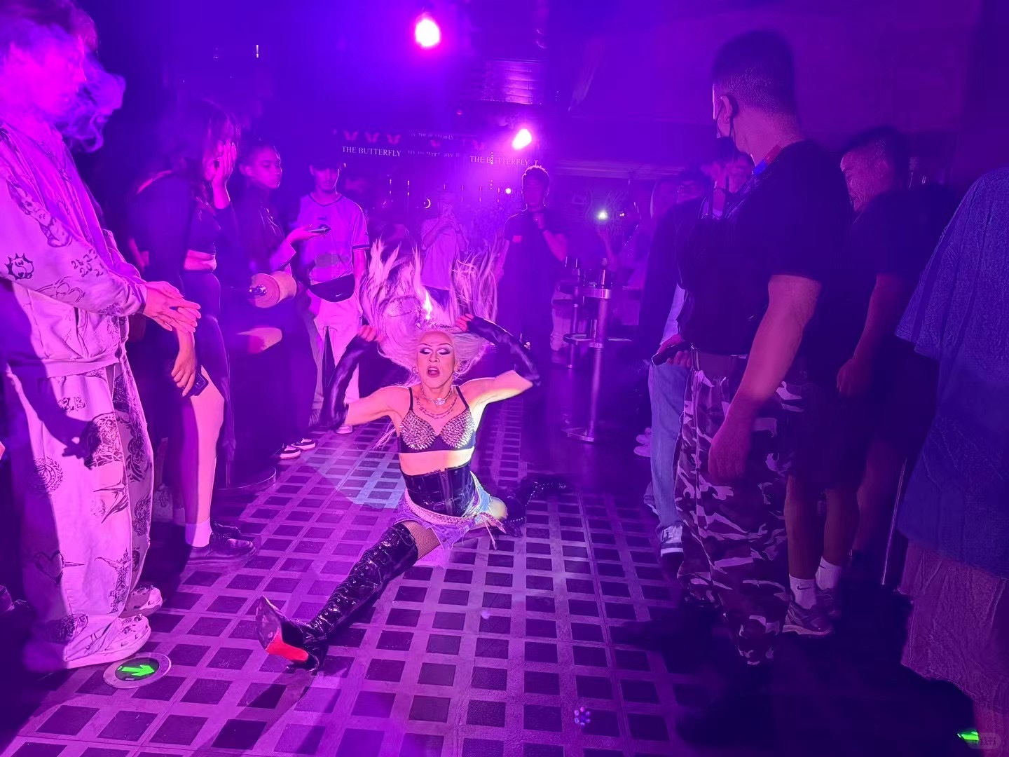 Chengdu/Chongqing-Come to the most popular Butterfly bar in Chengdu and have a night of revelry!