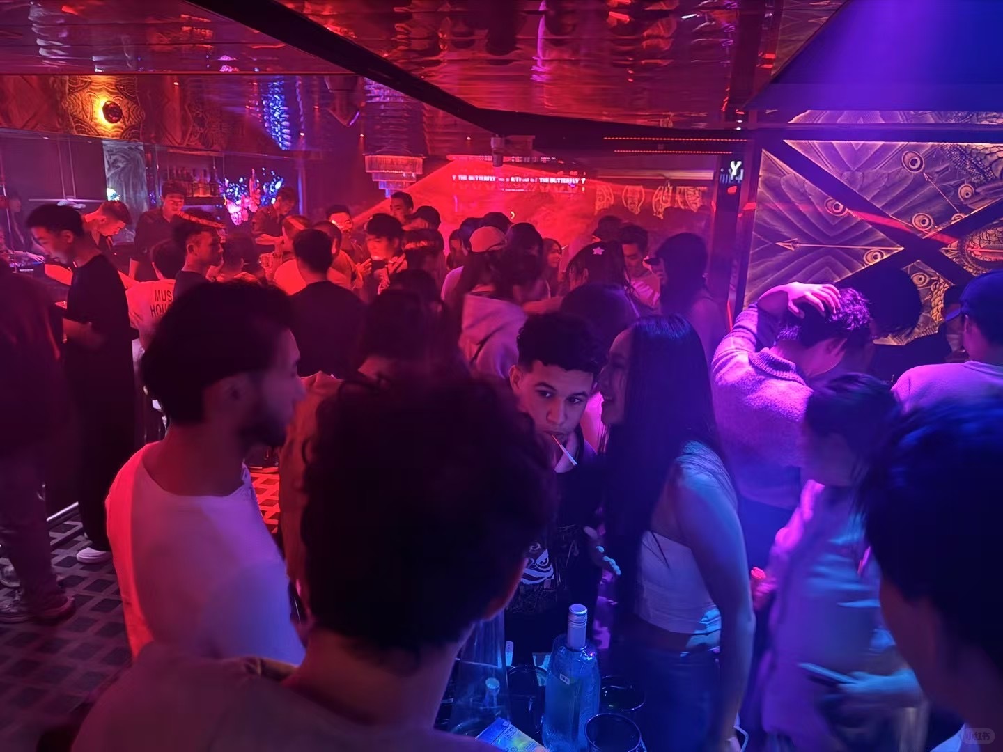 Chengdu/Chongqing-Come to the most popular Butterfly bar in Chengdu and have a night of revelry!