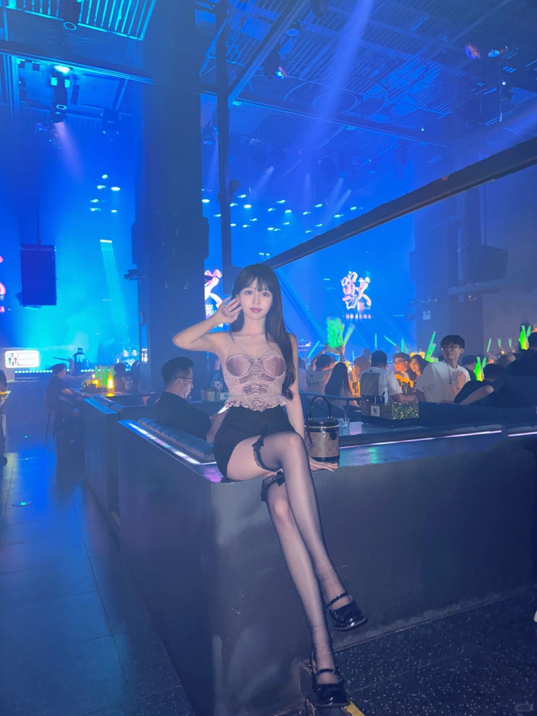 Changsha-Changsha bar invites a beautiful girls to drink ~