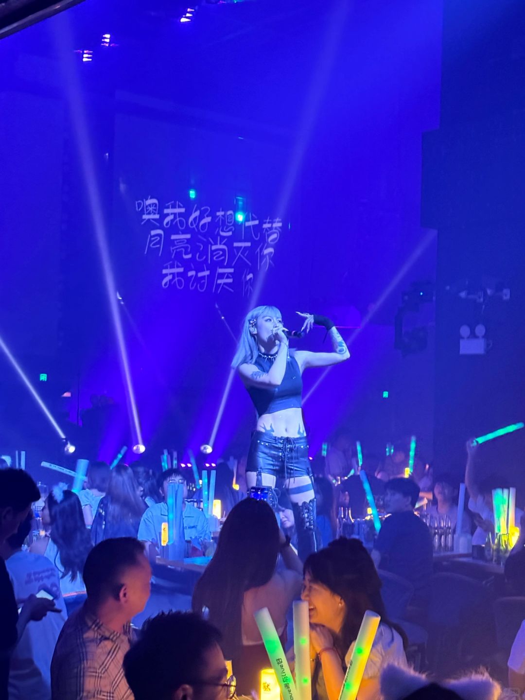 Changsha-Changsha bar invites a beautiful girls to drink ~