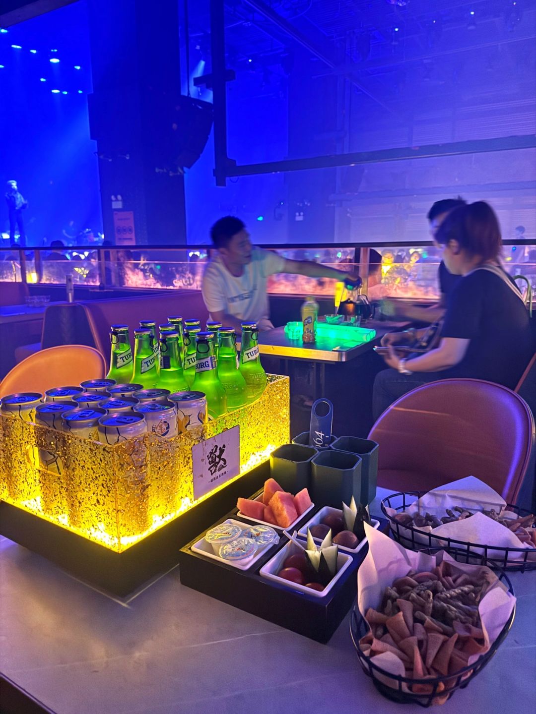 Changsha-Changsha bar invites a beautiful girls to drink ~