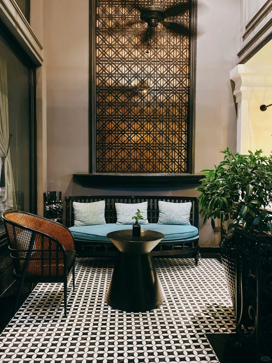 Hanoi-La Siesta Premium Hang Be Hotel, a heavy carved door,?inside the door is a dream of Southeast Asia