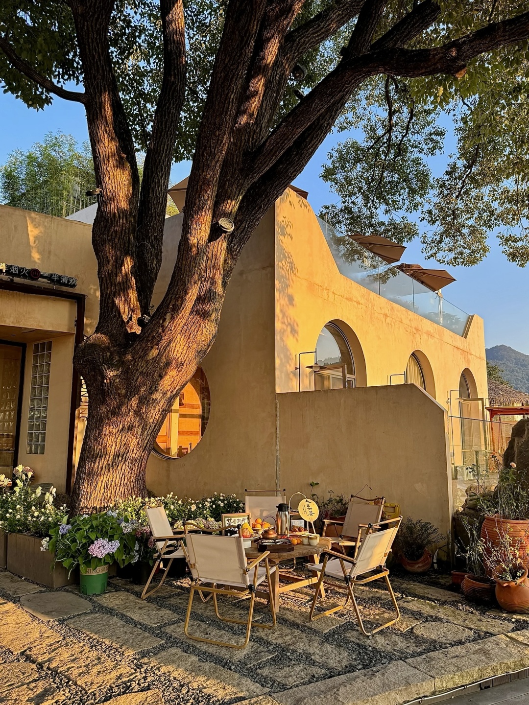 Changsha-Only locals can find Changsha Xishan Yunjing Restaurant, a paradise surrounded by flowers and green trees!