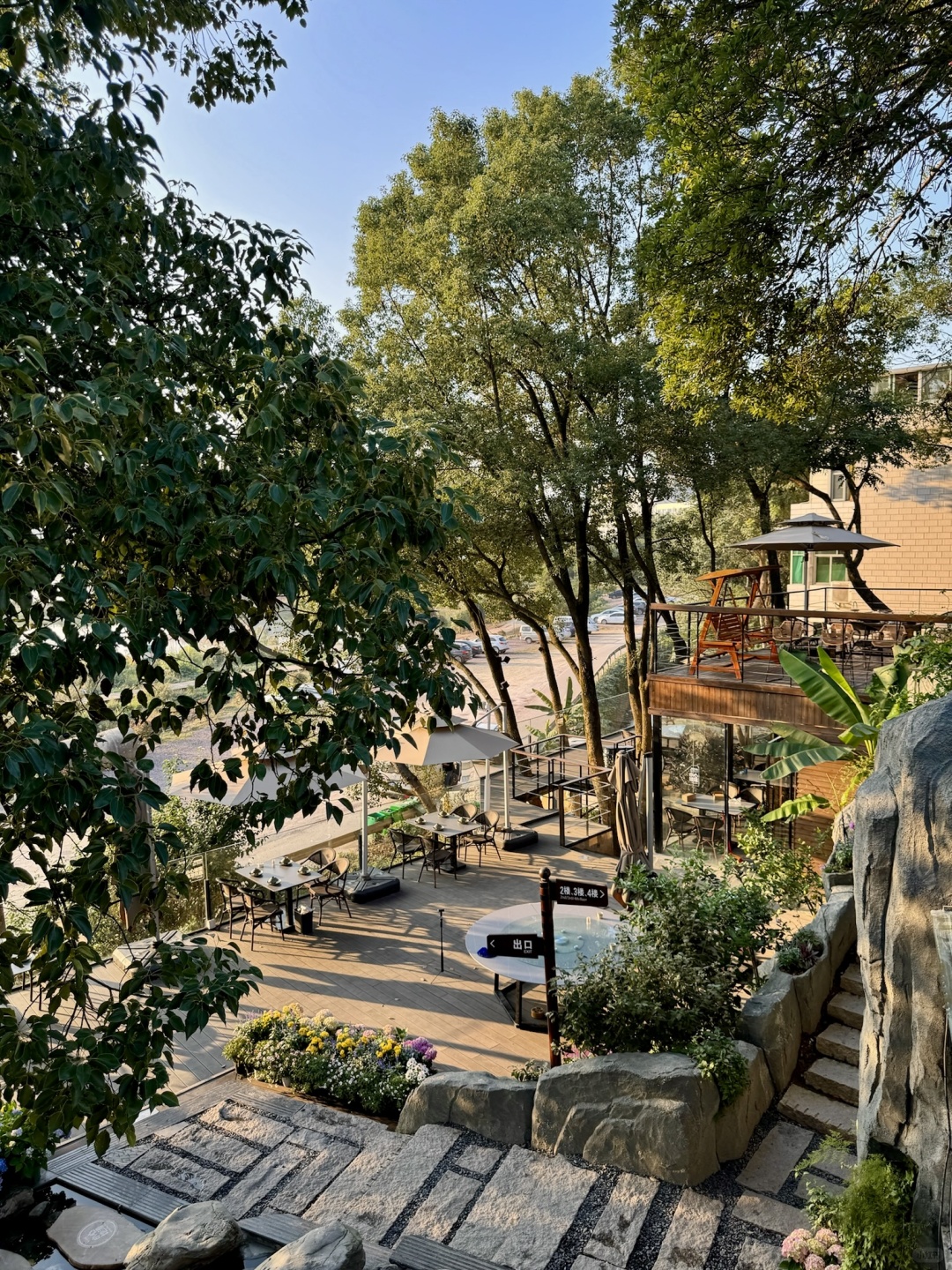 Changsha-Only locals can find Changsha Xishan Yunjing Restaurant, a paradise surrounded by flowers and green trees!