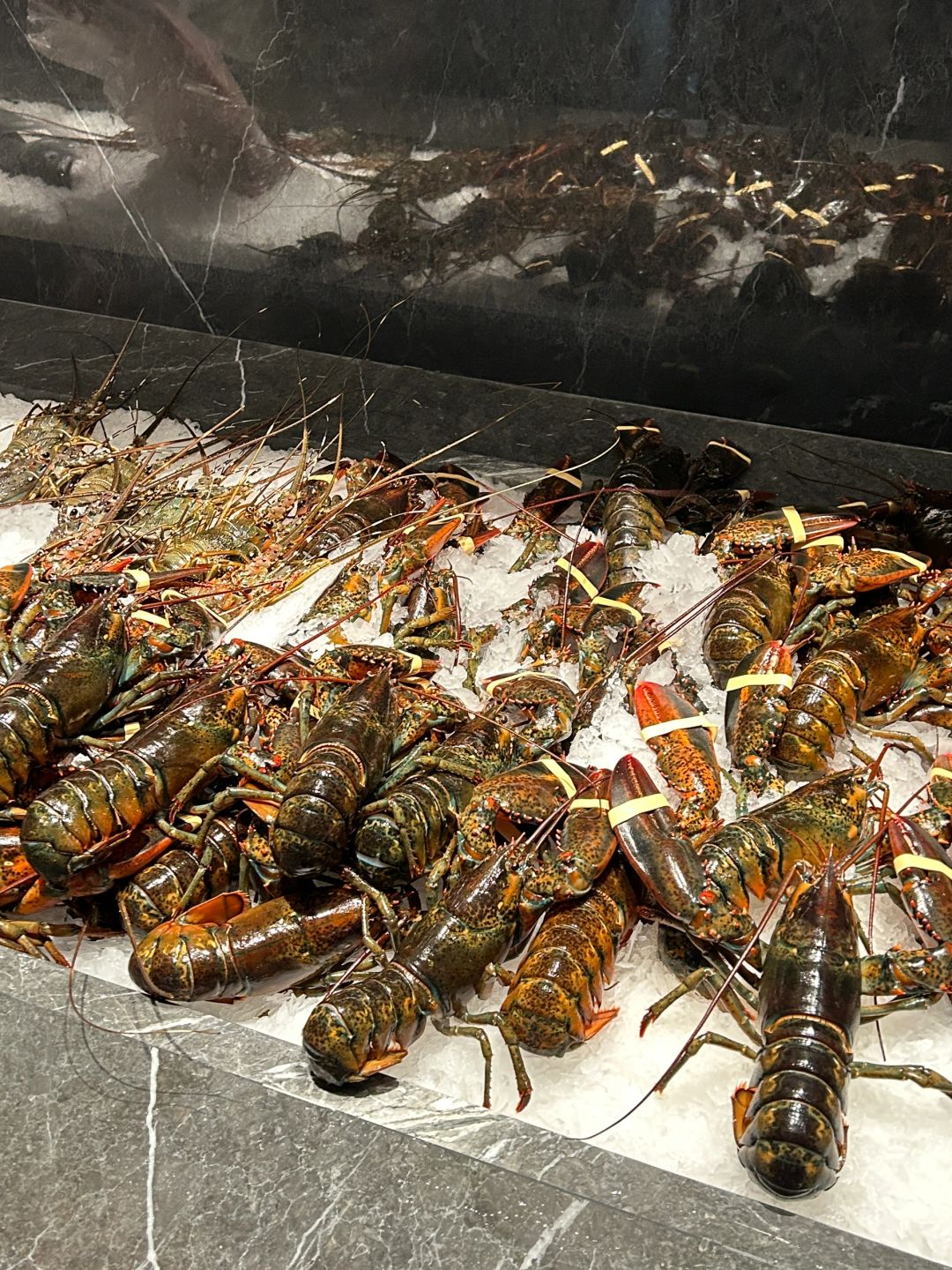 Shanghai/Hangzhou-In the Yashui ath center in Shanghai, you can eat king crab all you want！