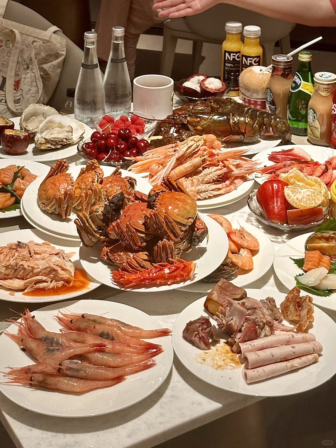 Shanghai/Hangzhou-In the Yashui ath center in Shanghai, you can eat king crab all you want！