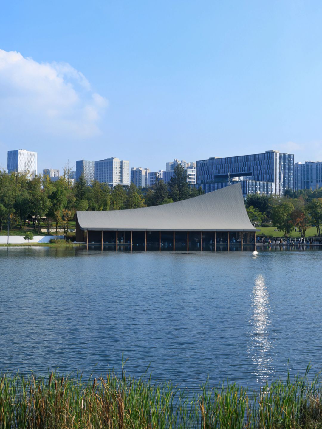Chengdu/Chongqing-Xinglong Lake in Chengdu provides a seaside experience!