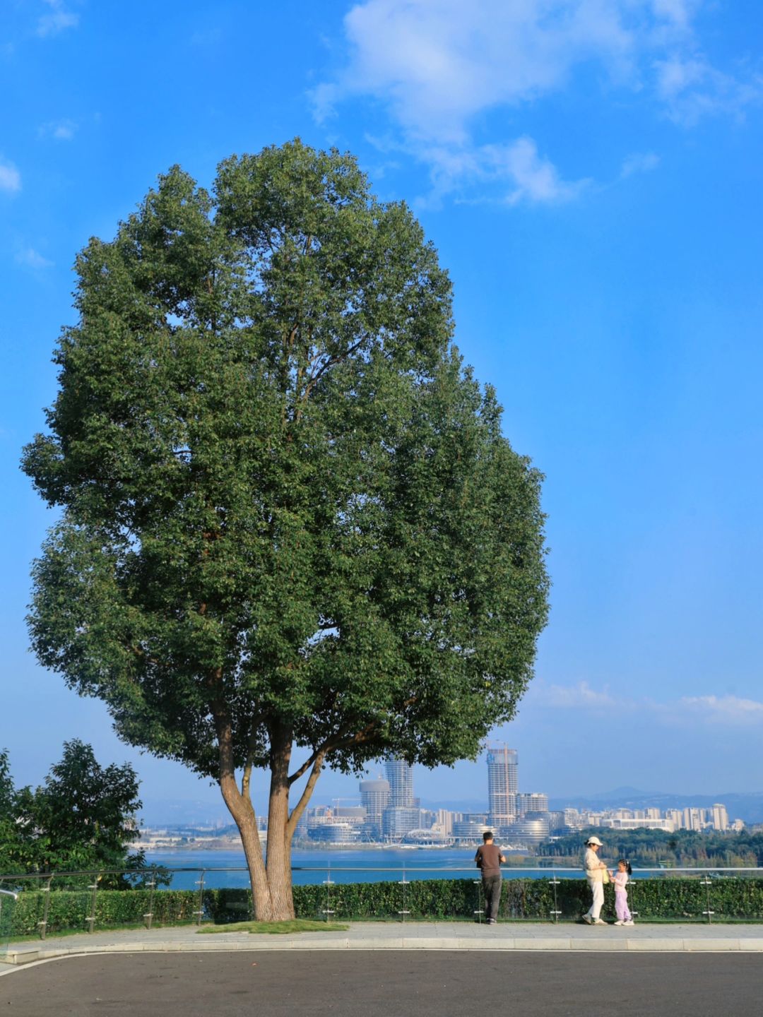 Chengdu/Chongqing-Xinglong Lake in Chengdu provides a seaside experience!