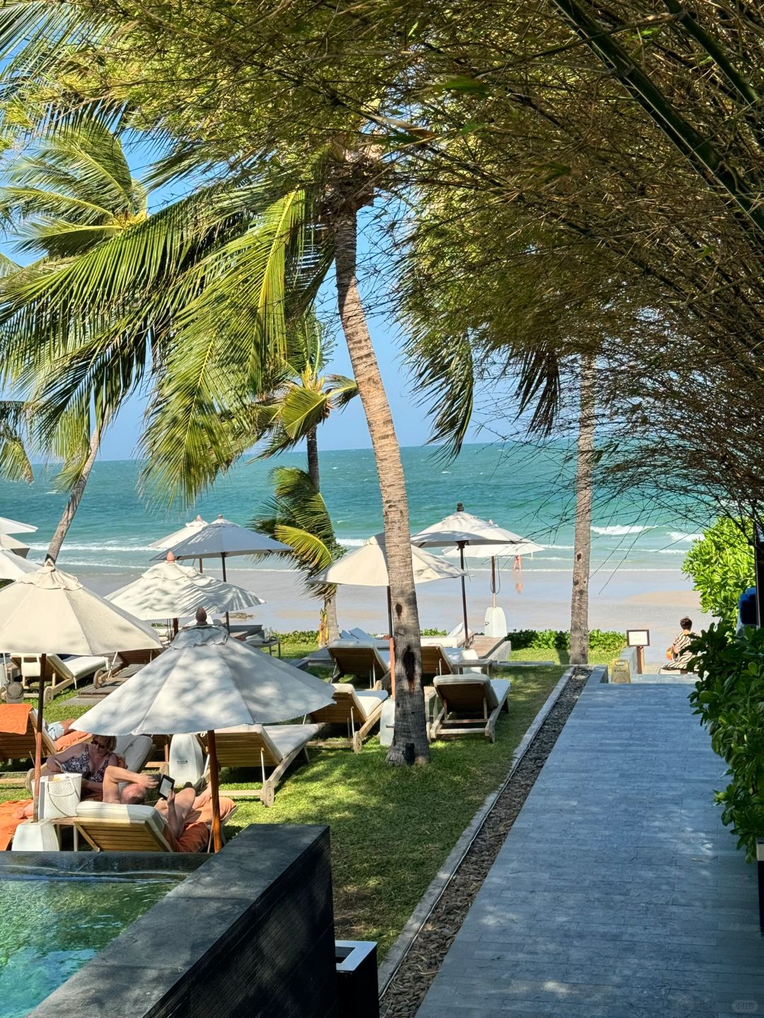 Hua Hin-CAPE NIDHRA HOTEL in Hua Hin, Thailand, ?small rooms and expensive prices